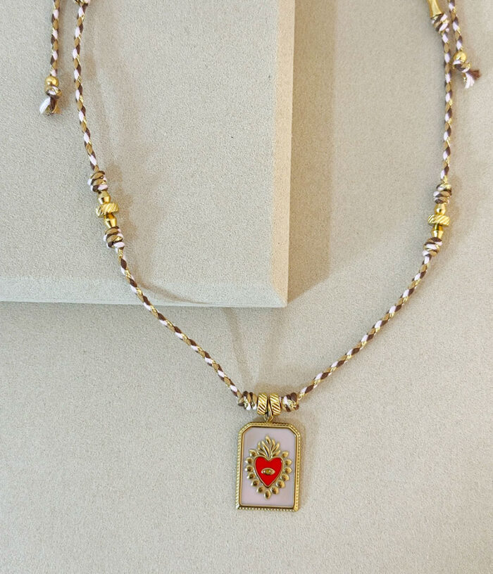 colar branco sagrado coraçao