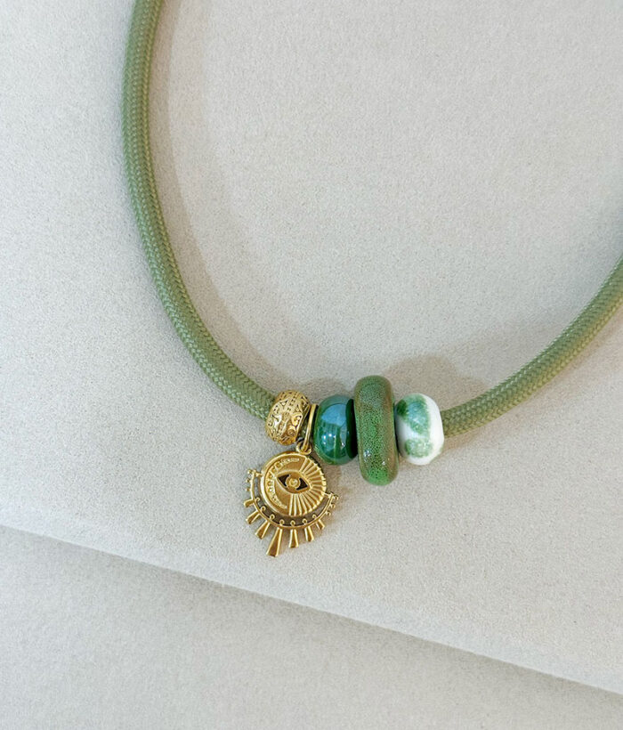 colar cordão verde e ceramicas 2
