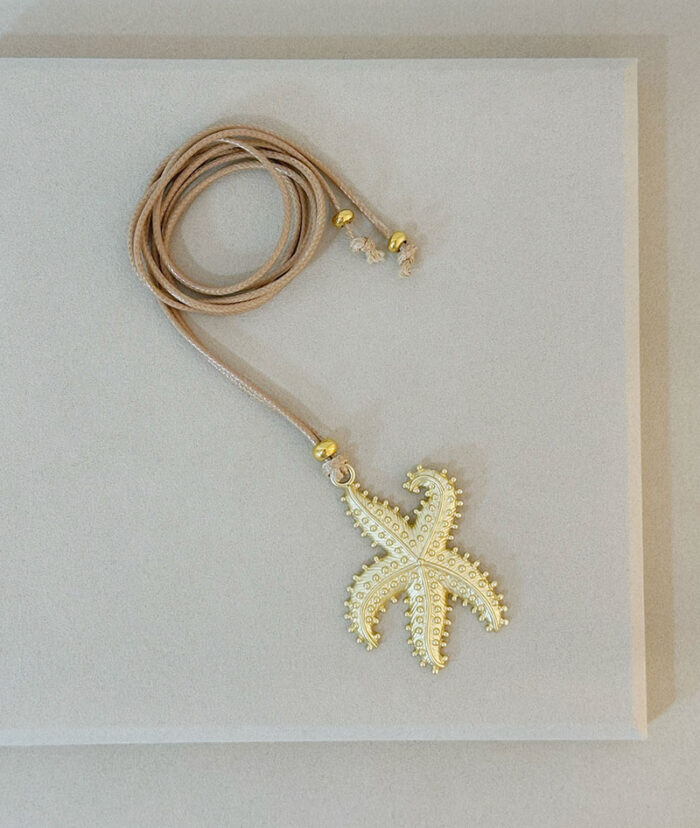 colar estrela do mar e cordão bege 1
